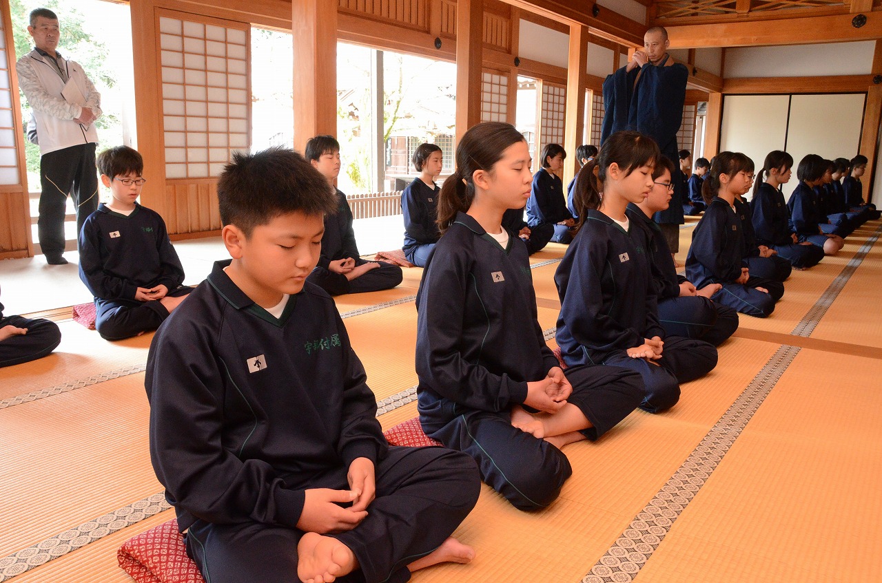 中学校生活のスタートに座禅 全国郷土紙連合