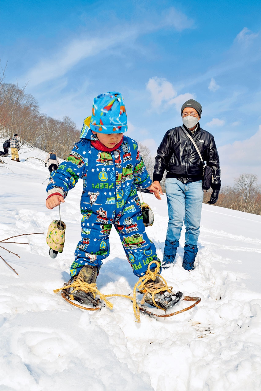 サケ皮の靴で 雪上楽しむ アイヌ民族の冬の山猟体験 白老 | 全国郷土紙連合