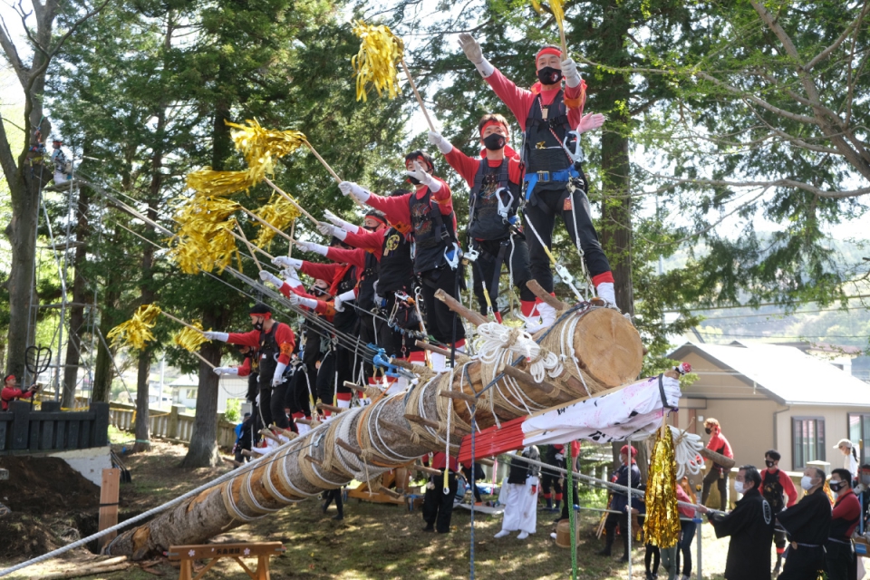 伊那御柱」閉幕 協力一致で巨木建つ 長野県辰野町内の３神社 | 全国郷土紙連合