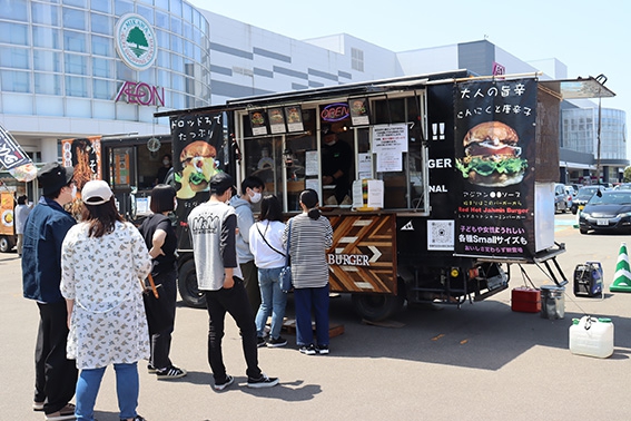 キッチンカー」人気!! 大型店やイベント出店依頼 コロナ禍 機動力ある販売スタイルに注目 | 全国郷土紙連合