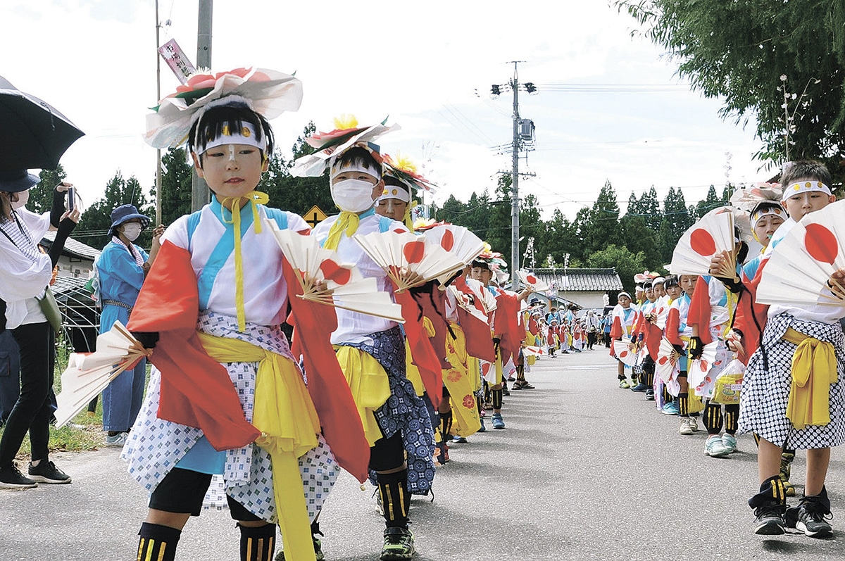 「獅子練り」3年ぶり巡行 大御食神社例大祭 長野県駒ケ根市 全国郷土紙連合