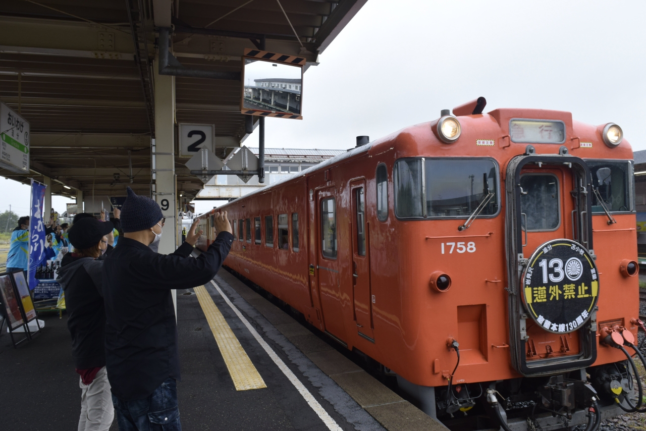 ＪＲ室蘭本線１３０周年記念号の旅 追分駅でおもてなし 「キハ４０」に鉄道ファン 安平 | 全国郷土紙連合