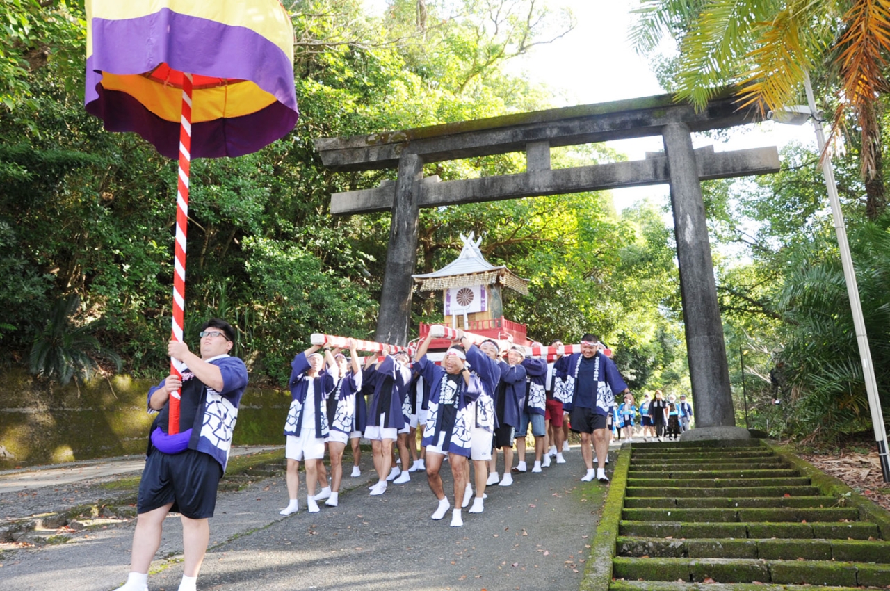 3年ぶりの「浜下り」にぎやかに 古仁屋高千穂神社 瀬戸内町 全国郷土紙連合