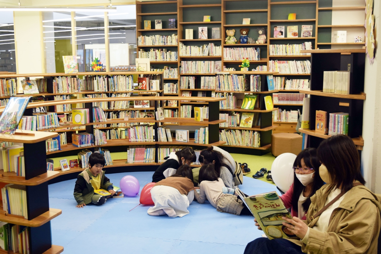 まなびお図書室オープン 早来学園 絵本や小説など5万冊 安平 全国郷土紙連合