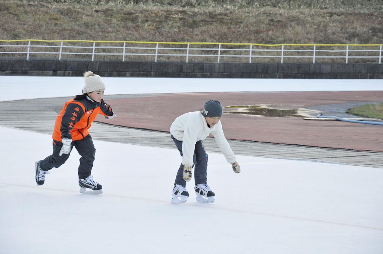 スケートシーズン開幕 屋外リンクオープン【苫小牧】 全国郷土紙連合